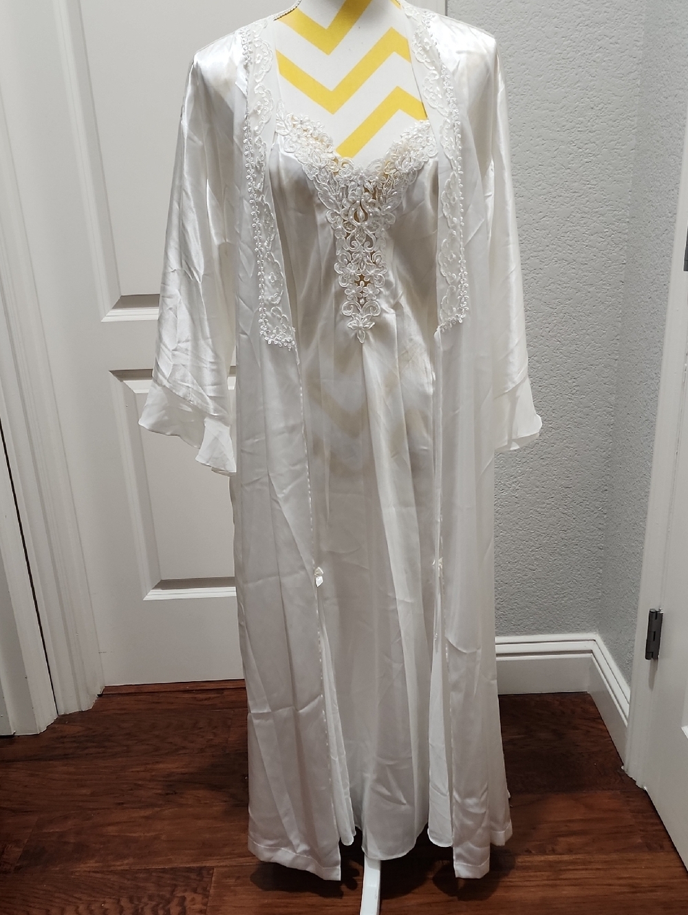 Women's Bridal White Satin Lace Nightgown and Robe Set By PRIVATE LUXURIES SZ S